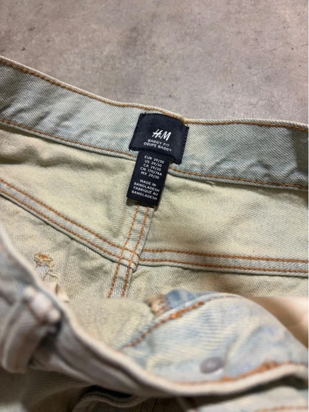 Baggy fit tan light blue wash jeans 29/30